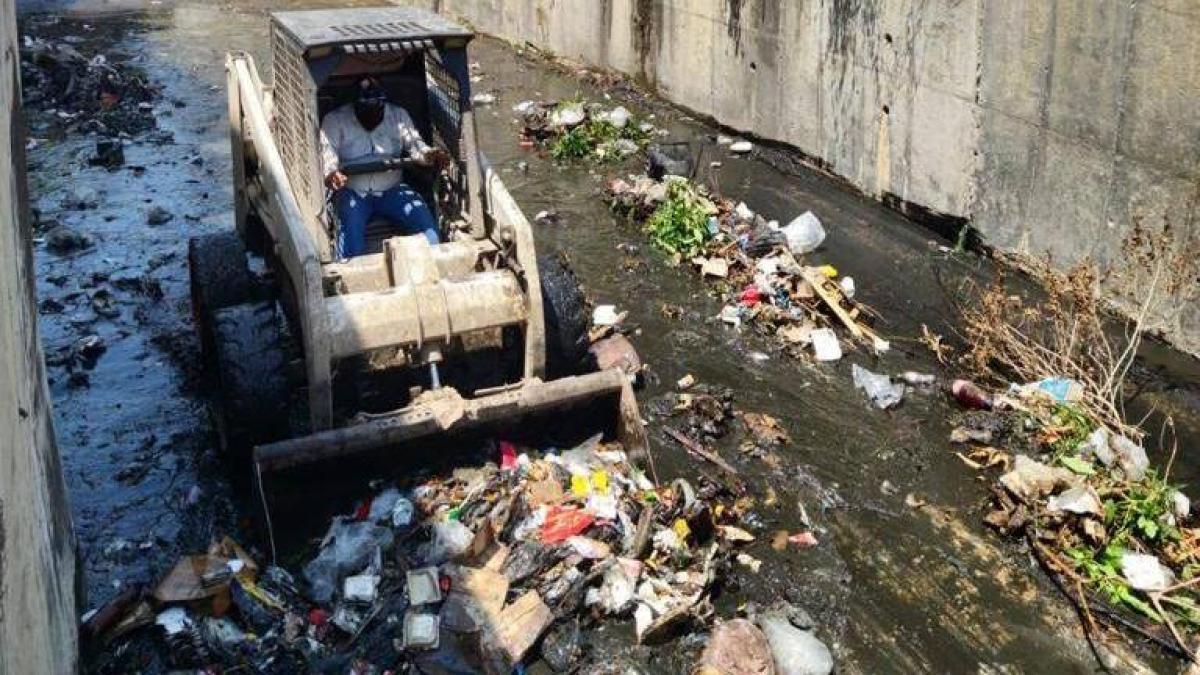 La recolección de basura busca evitar otra emergencia debido al desbordamiento de la corriente