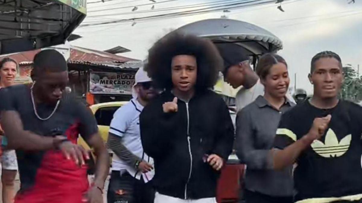 Con un poderoso baile de salsa de estrangulamiento, el reconocido Tiktoker Noel Robinson mostró su llegada a Cali