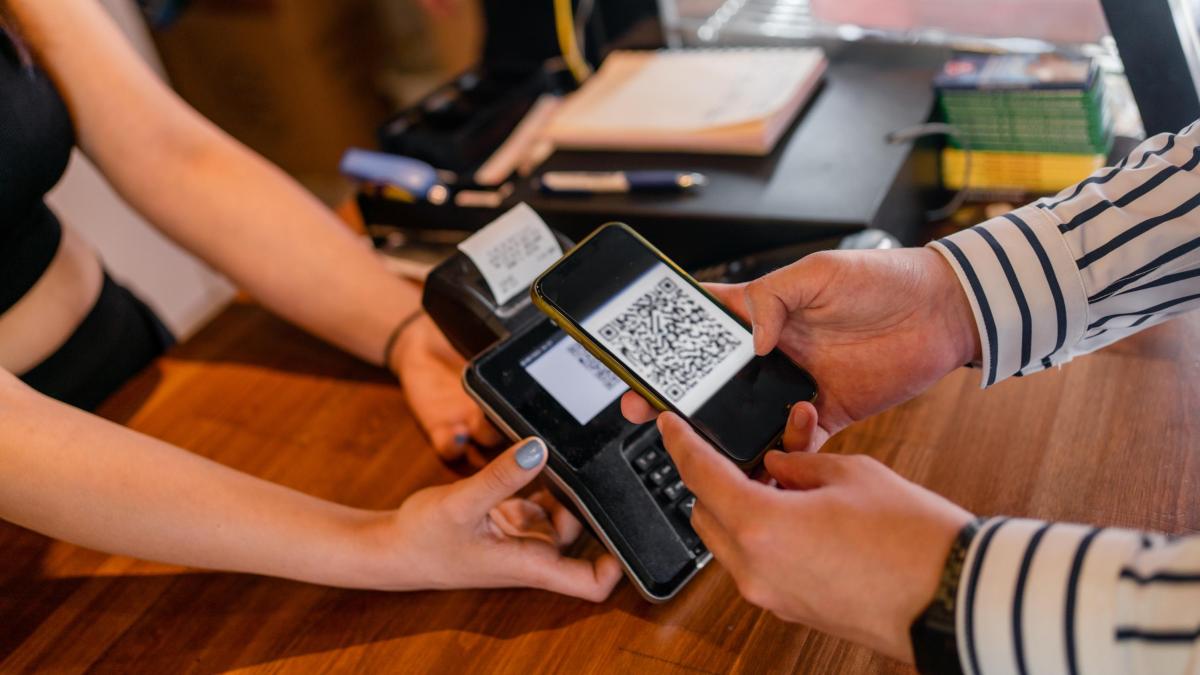 Este tipo de carrera bancaria va para que las columnas puedan hacer pagos y transferencias de dinero inmediatamente