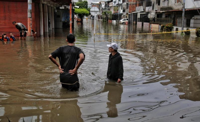 La lluvia afecta el suministro de agua en Villavicencio, cuatro carreteras objetivo y genera inundaciones en once municipios