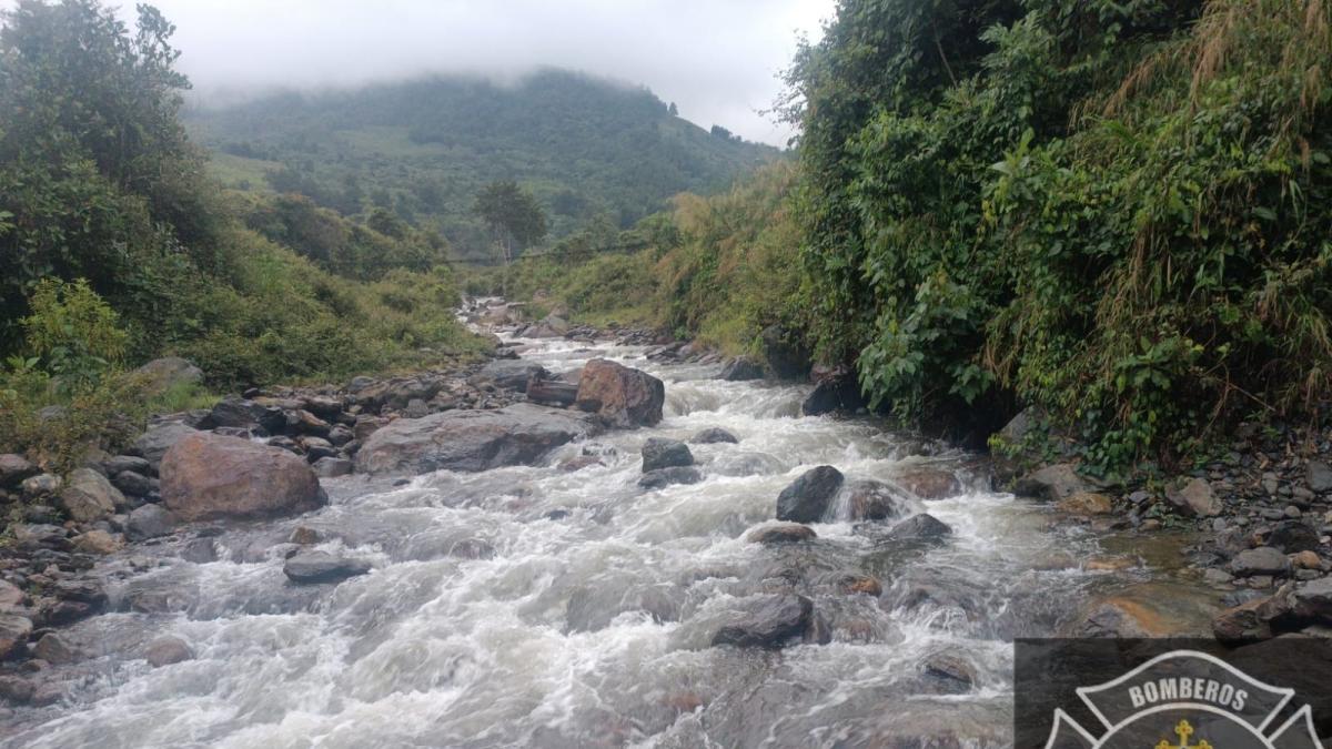 La niña de seis años murió después de ser arrastrada por la corriente cuando cruzó un arroyo en su caballo en Caldas