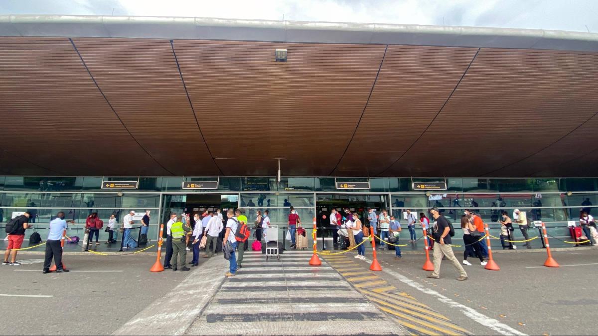 La oficina del alcalde de Cartagena suspende las obras de expansión del aeropuerto Rafael Núñez por presuntas irregularidades