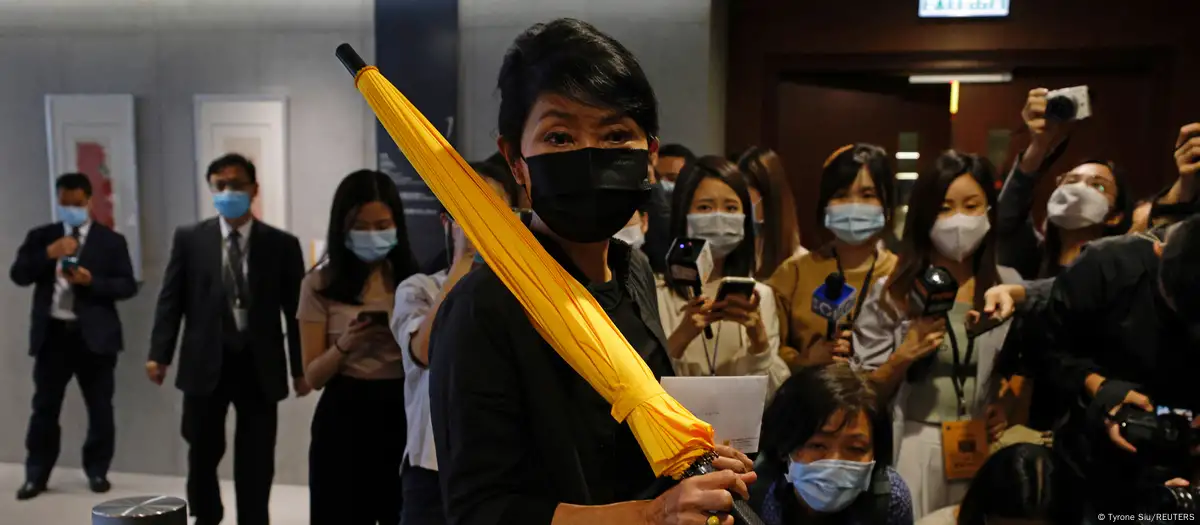 Lanzan oponentes en Hong Kong –