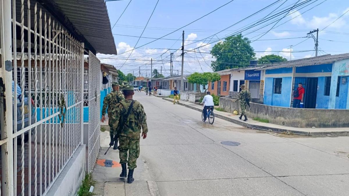 Restricciones nocturnas a los menores para detener el reclutamiento de jóvenes por pandillas criminales en Malambo