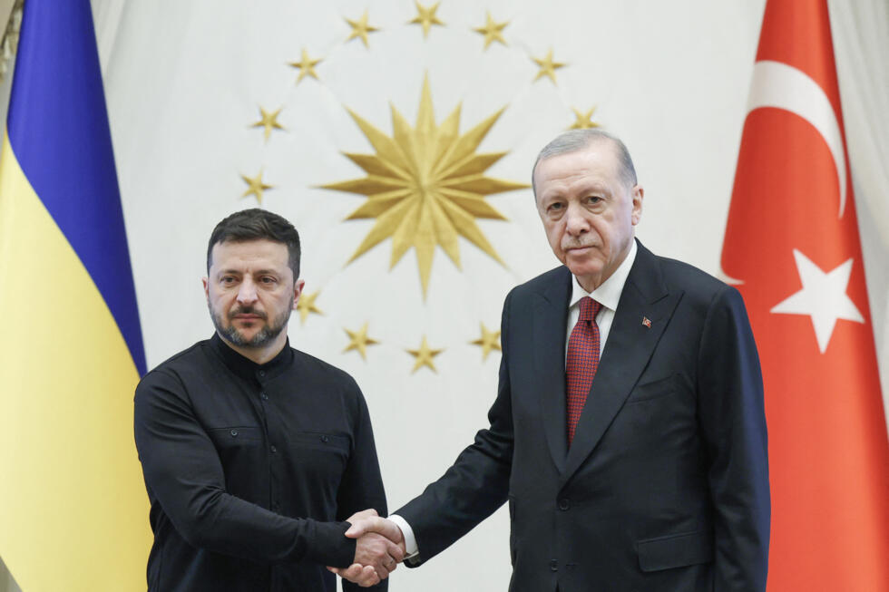Delegaciones de Ucrania, Rusia y Estados Unidos se reúnen en Estambul para abordar la guerra –