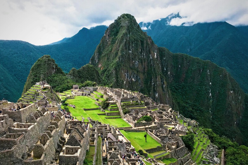 Machu Picchu se ha convertido en un destino turístico mundial. Ahora enfrenta la consecuencia no deseada: morir del éxito