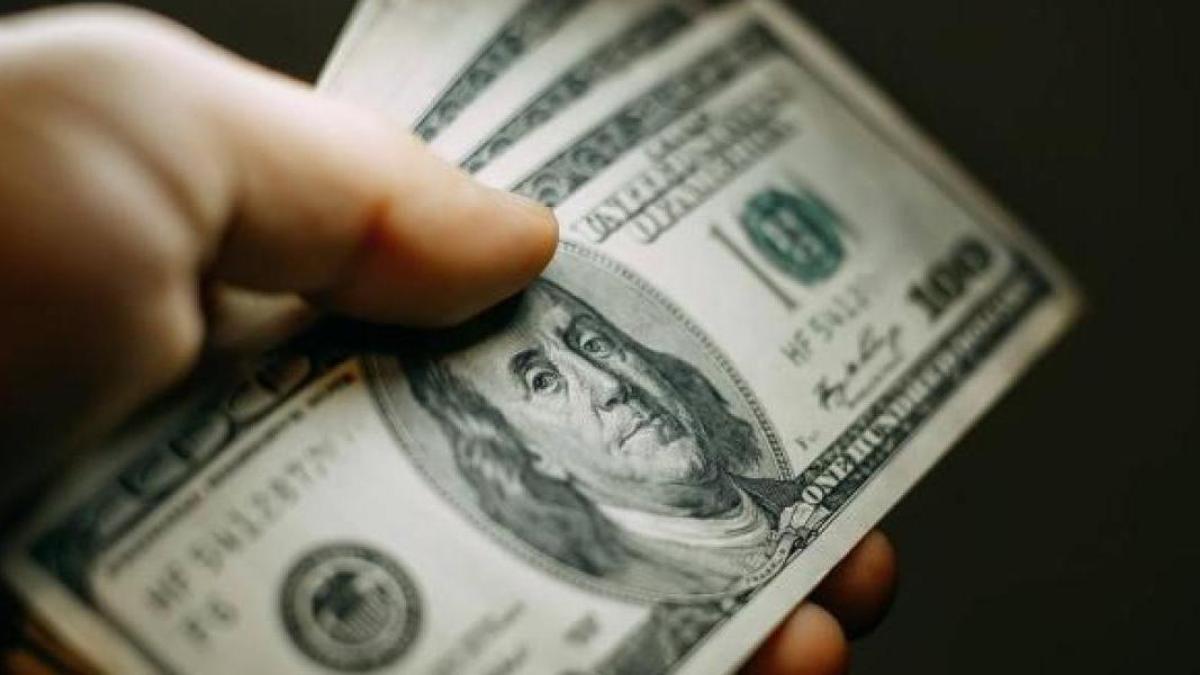 El dólar continuó cayendo en un día y se encuentra en los 3.974 pesos

 – Tinta clara