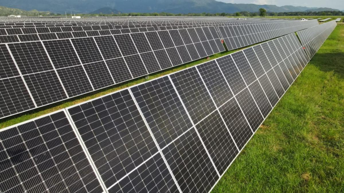 ¿Se puede enfrentar Colombia con un atasco similar al de España para una alta dependencia de la energía solar o eólica?