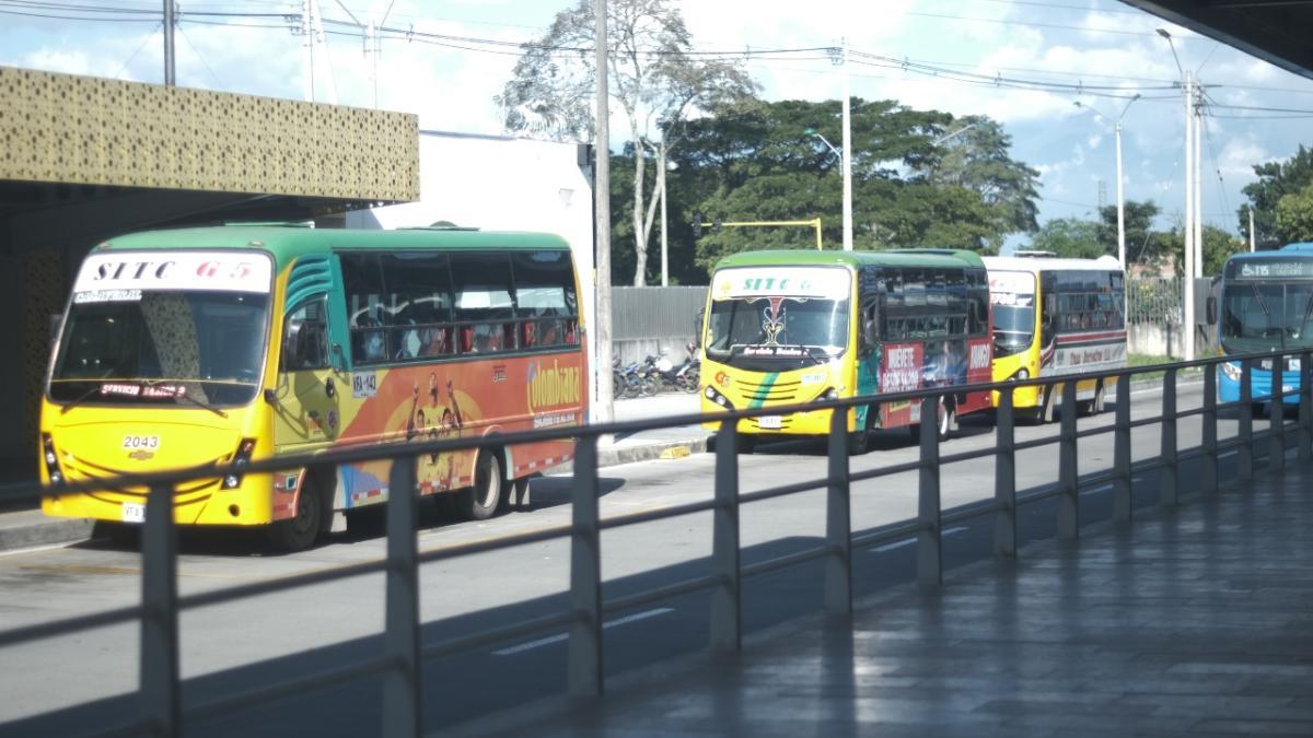 ¿Cómo funciona la primera ruta que comenzó dentro del plan piloto del sistema de transporte complementario en Cali?