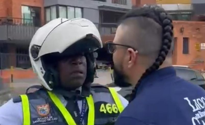 Denuncian agresión verbal e insultos racistas contra un agente de tráfico que hizo control de movilidad en Cali