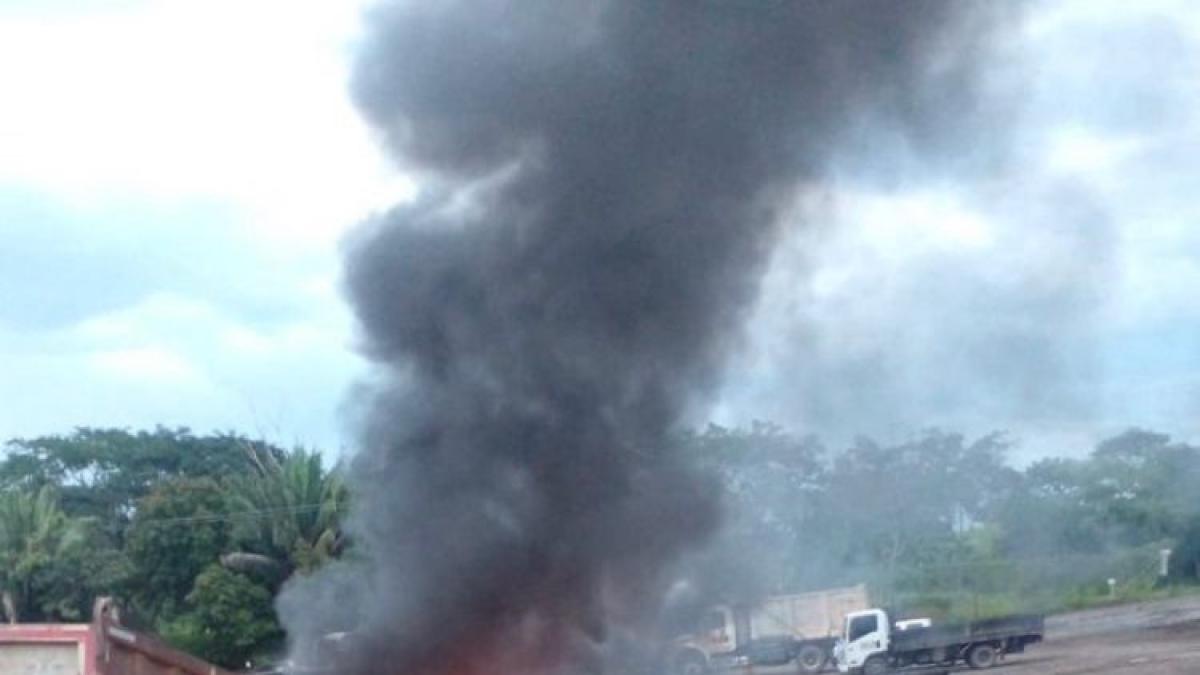ELN planta de asfalto incinerada y maquinaria amarilla en el tronco caribeño (Cesar): se quemaron 29 vehículos

 – Tinta clara