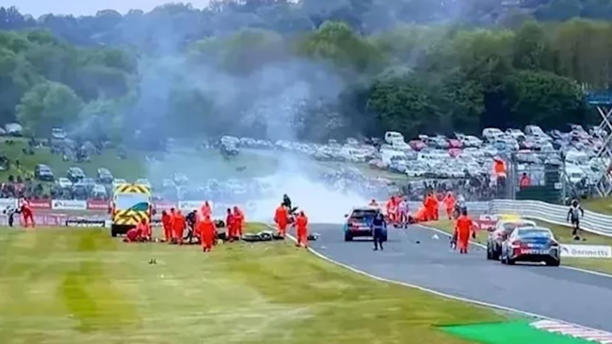 Tragedia en vivo: dos pilotos mueren en accidente de motociclismo –