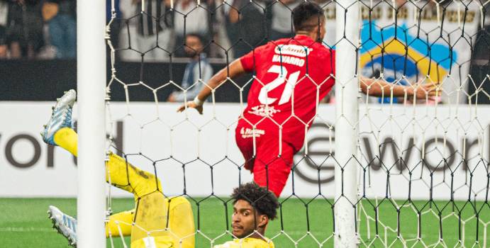 América de Cali empató a los corintios en Brasil