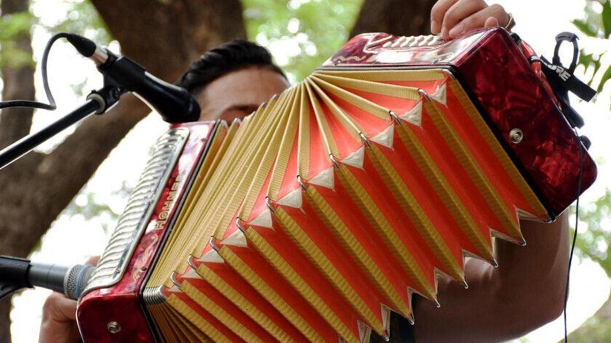 En este momento Valledupar corona un nuevo rey de Vallenato