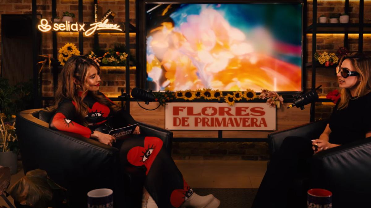 La cantante Juliana Premier The Podcast ‘Spring Flowers’ para hablar sobre salud mental
