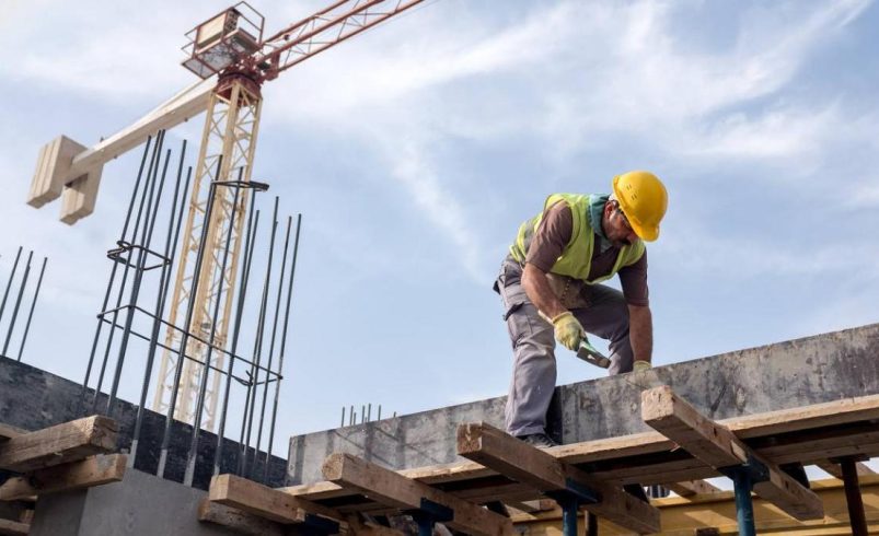 La construcción de viviendas se vuelve «más exigente» iniciar nuevas obras en Colombia