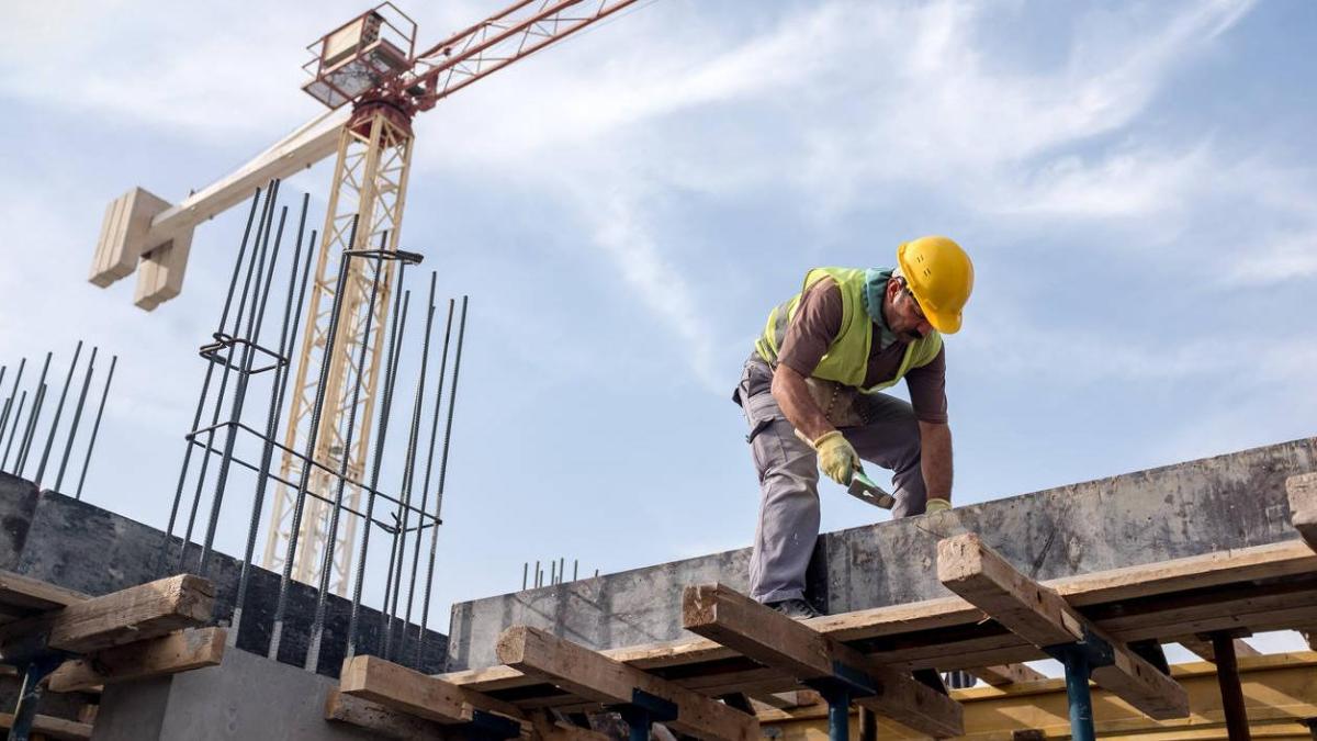La construcción de viviendas se vuelve «más exigente» iniciar nuevas obras en Colombia