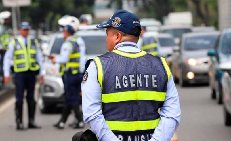 La oficina del alcalde de Cali cambió el sentido de la carretera de esta calle para mejorar la movilidad y la seguridad