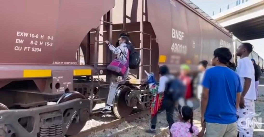 ¿Pueden los residentes permanentes ser deportados en los Estados Unidos? Esto dice la ley – 

 – Tinta clara