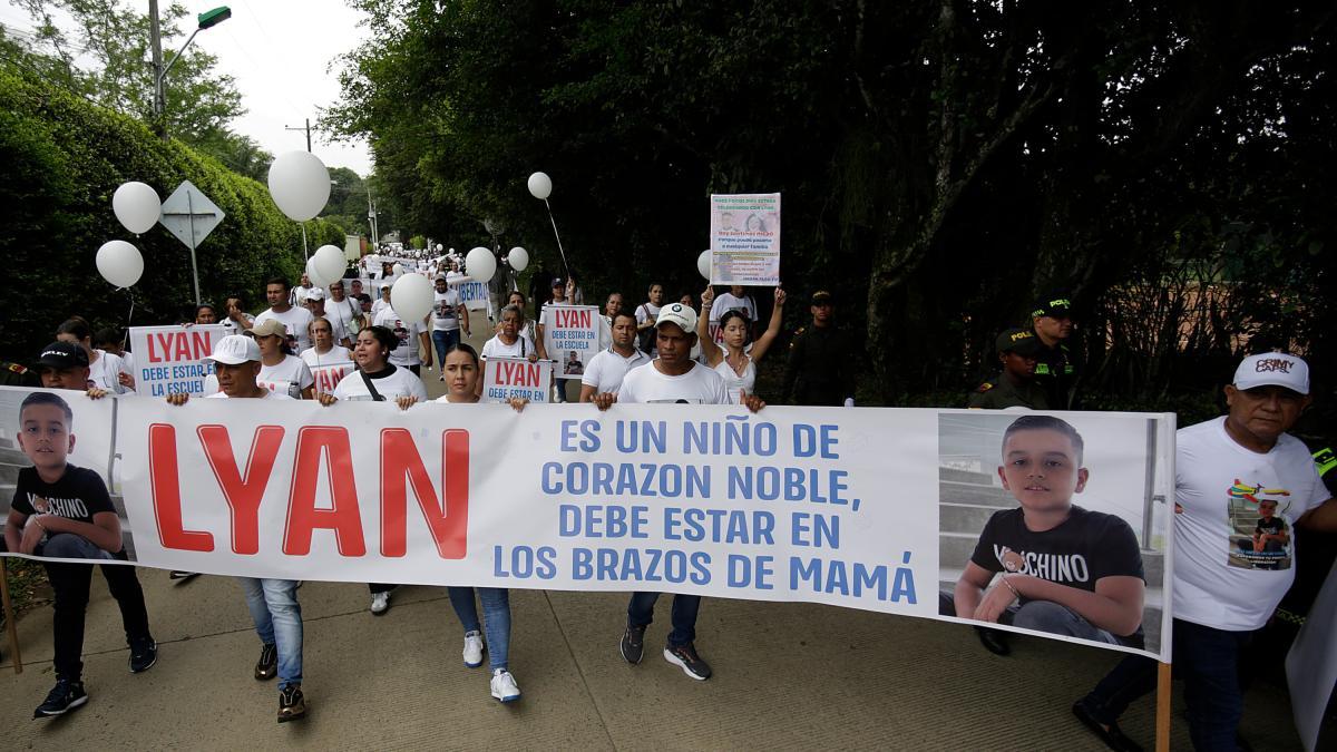 clamor por el lanzamiento de un niño de 11 años secuestrado por hombres con rifles