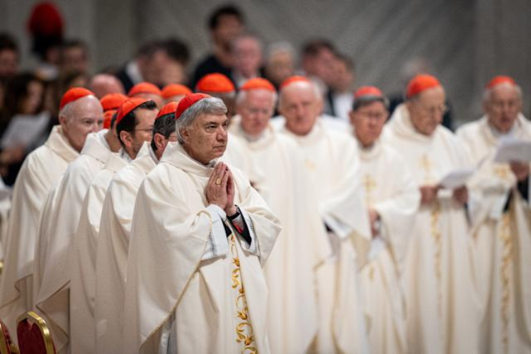 Armadura total en el Vaticano: 80 sellos y excomunión para evitar fugas durante el Papal – Opción adicional