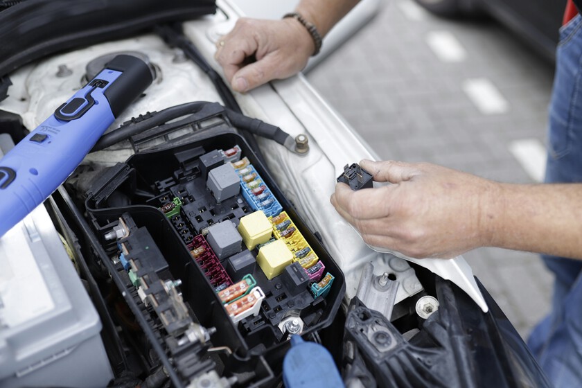 Los autos de hoy son más caros porque se han llenado de tecnología. Y eso tiene otro costo adicional: ir al taller

 – Tinta clara