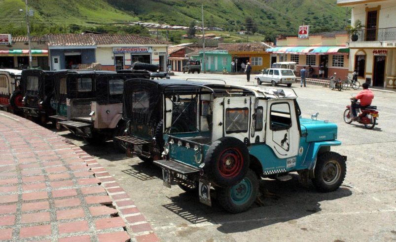Los hombres armados habrían recorrido el municipio en diez motocicletas y comerciantes intimidados

 – Tinta clara