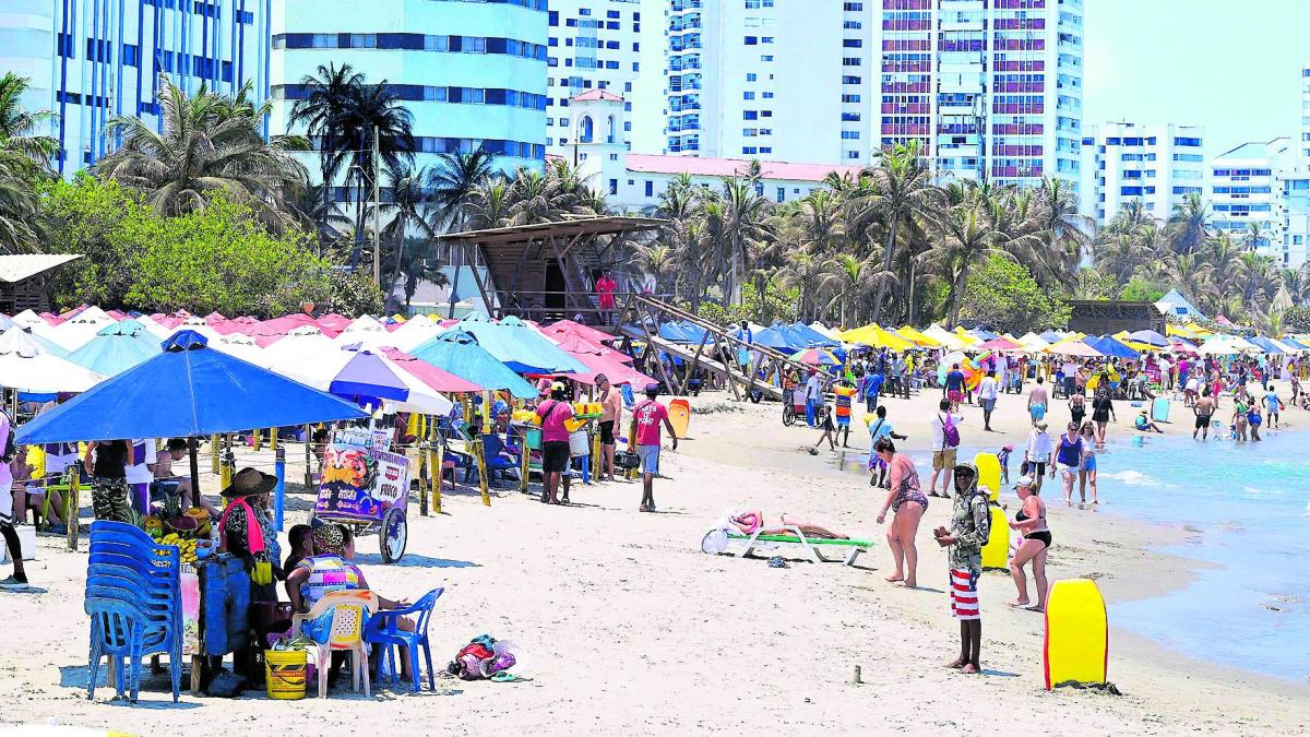 ¿Cuántos turistas extranjeros, que visita a Colombia en promedio, y cuál es el tema más otorgado?

 – Tinta clara