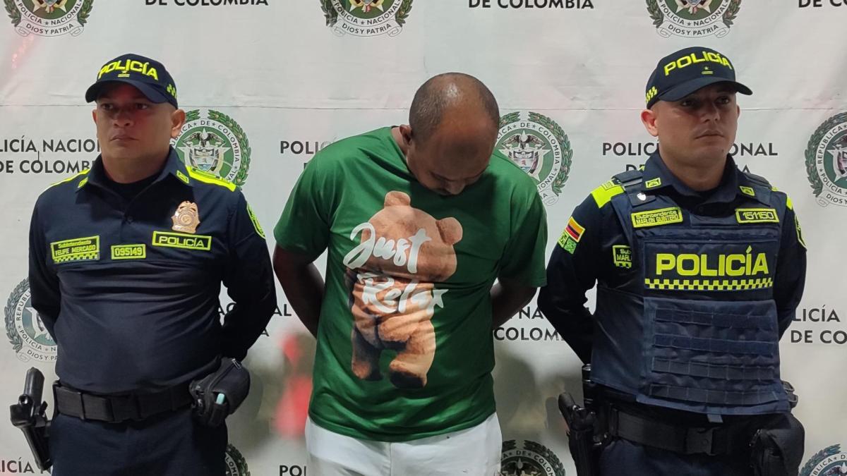 ¡Indignante! Capturan en Manatí, Atlantic, un hombre que trajo a sus dos hijas menores machete

 – Tinta clara