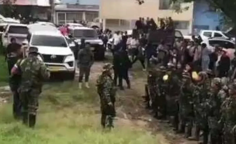 Los disidentes obligaron a los habitantes de Jambaló a asistir al funeral del alias Cholinga

 – Tinta clara