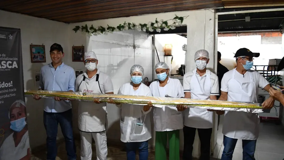 Huila impulsa su tradición con un pastel de esponja Achira de tres metros que viajará a Neiva el día de Achira

 – Tinta clara