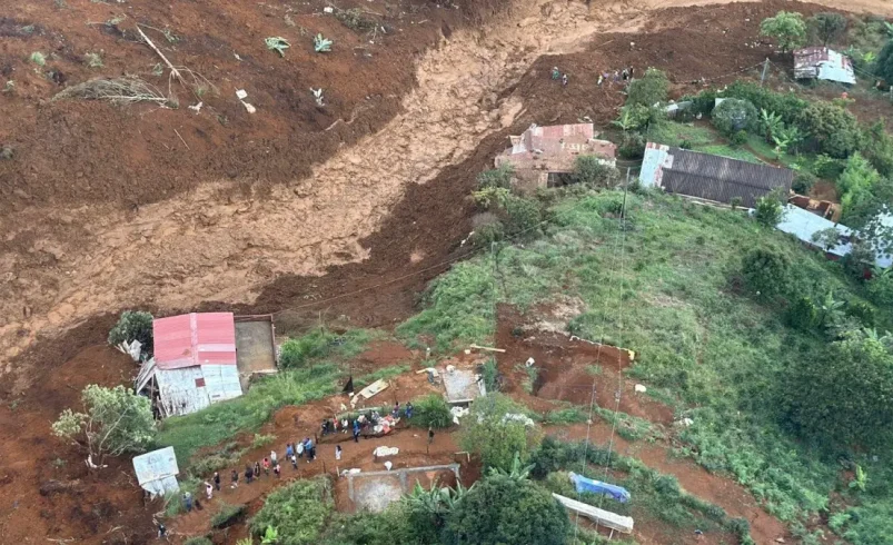 Ocho personas muertas después del desbordamiento del barranco de La Negra en el municipio de Bello

 – Tinta clara