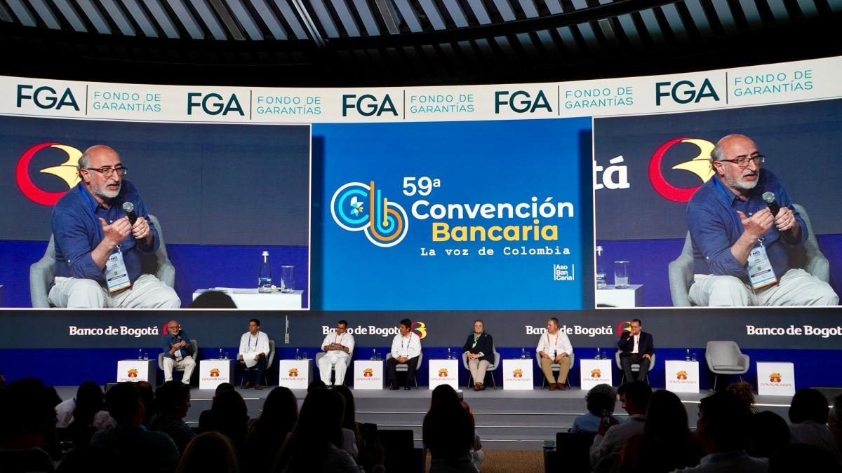 Chronicle of a heated forum in Cartagena between congressmen and Minister Armando Benedetti
 – Tinta clara