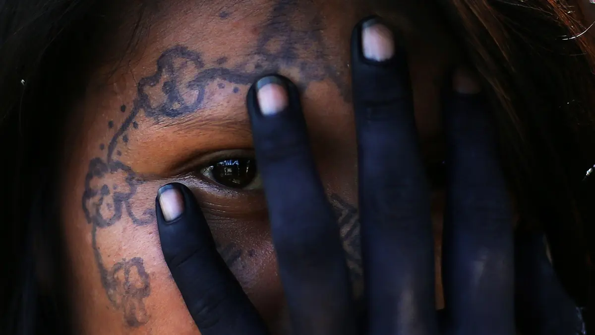 Están confinados o sufren de destierro por grupos armados

 – Tinta clara