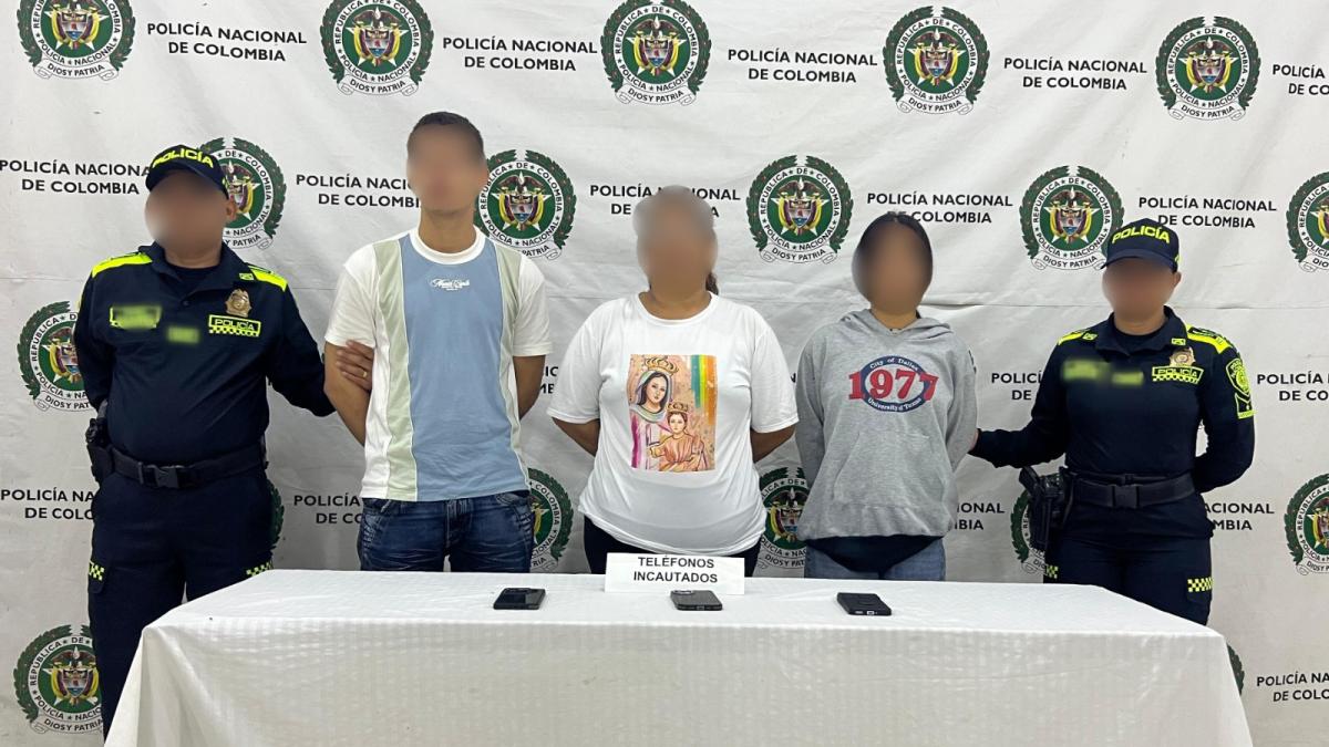 Hijo, esposa e hija

 – Tinta clara