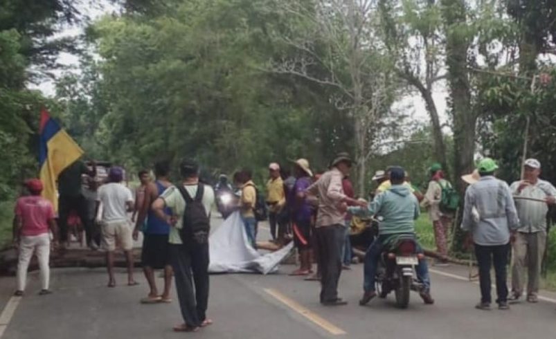 Los campesinos bloquean la tierra exigente del mar invadida por indígenas

 – Tinta clara
