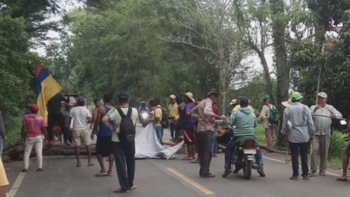 Los campesinos bloquean la tierra exigente del mar invadida por indígenas

 – Tinta clara