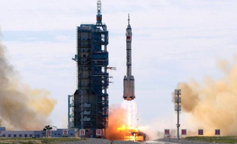 China lanza con éxito una nueva misión tripulada a su estación espacial: 

 – Tinta clara