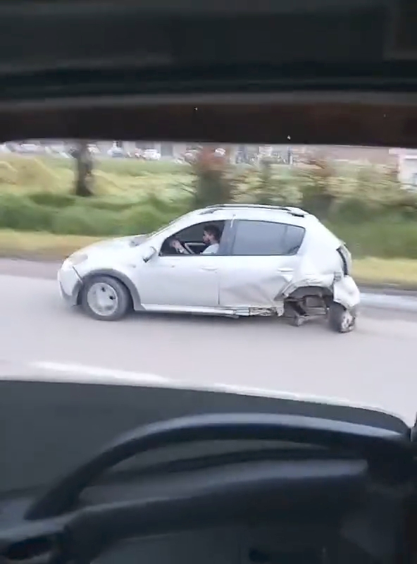 Con el auto estrellado y en la presunta embriaguez me emborraché en el camino – 

 – Tinta clara