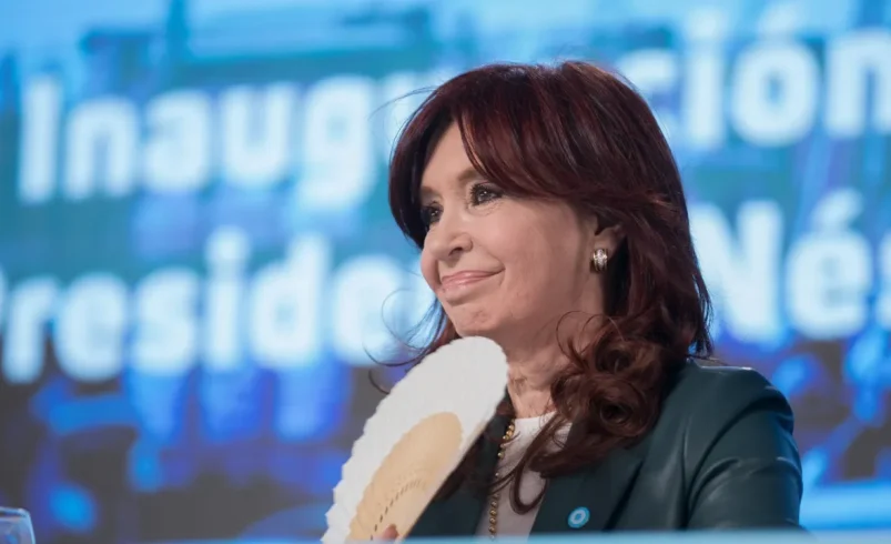 Cristina Fernández de Kirchner recibe una sentencia firme de seis años de prisión por corrupción – 

 – Tinta clara