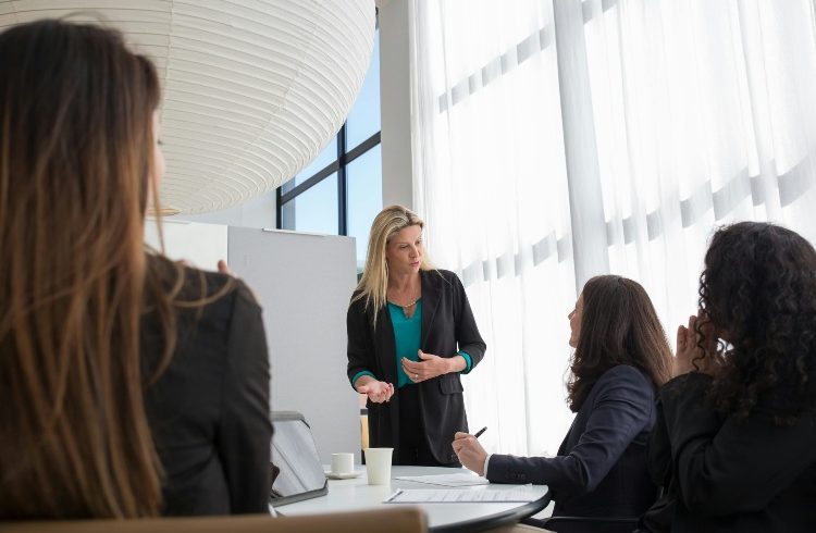 ¡Alarma en Europa! Los trabajadores temen que la influencia de las empresas estadounidenses dañe su cultura laboral – 

 – Tinta clara