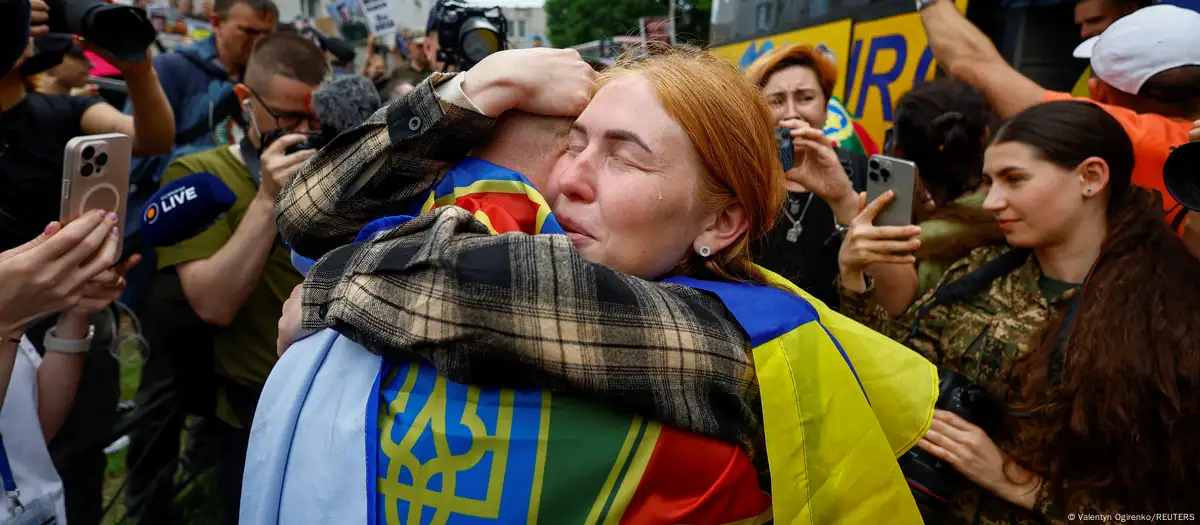 Exchange of prisoners of war between Russia and Ukraine – 
 – Tinta clara