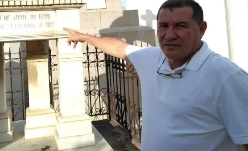 El sacerdote rebelde de Santa Marta fue acusado de tres crímenes, pero continúa oficiando misas y administrando el cementerio de San Miguel

 – Tinta clara