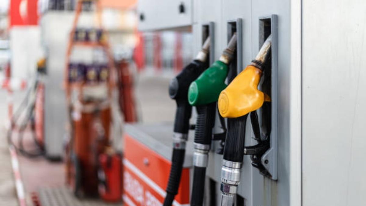 Los colombianos pagan a la gasolina $ 2,000 más caros que el precio internacional y la parte subsidiante del diesel

 – Tinta clara