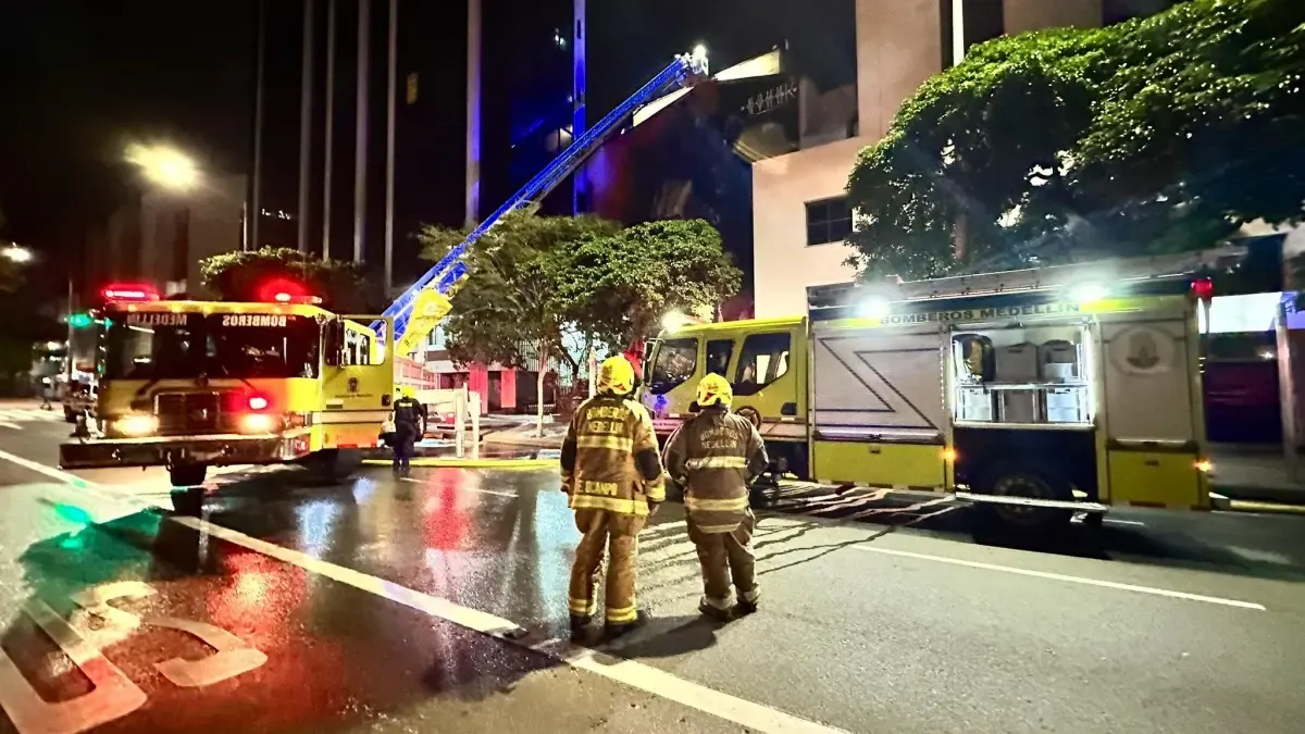 Voraz Fire en la clínica fundadores de Medellín obligados a cerrarlo por completo; Imágenes y videos

 – Tinta clara