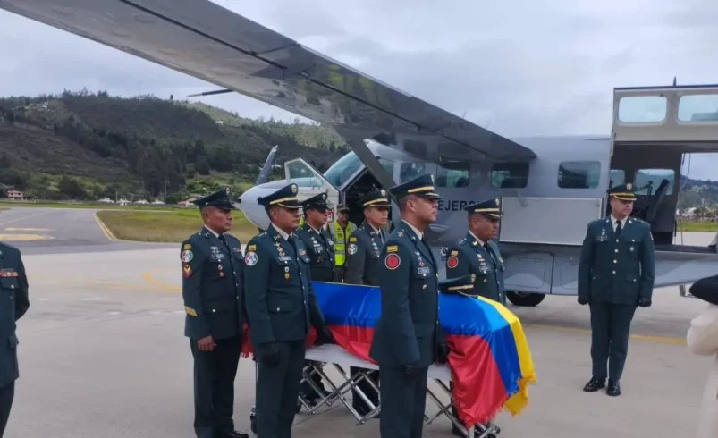 El oficial fallecido en el ataque con ‘Mula Bomba’ en Valdivia será despedido con honores en Boyacá

 – Tinta clara