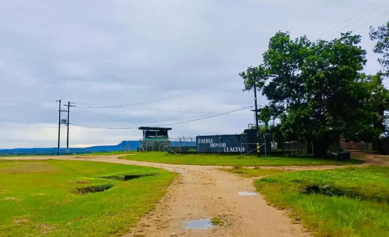 En el sitio hoy opera la base militar

 – Tinta clara