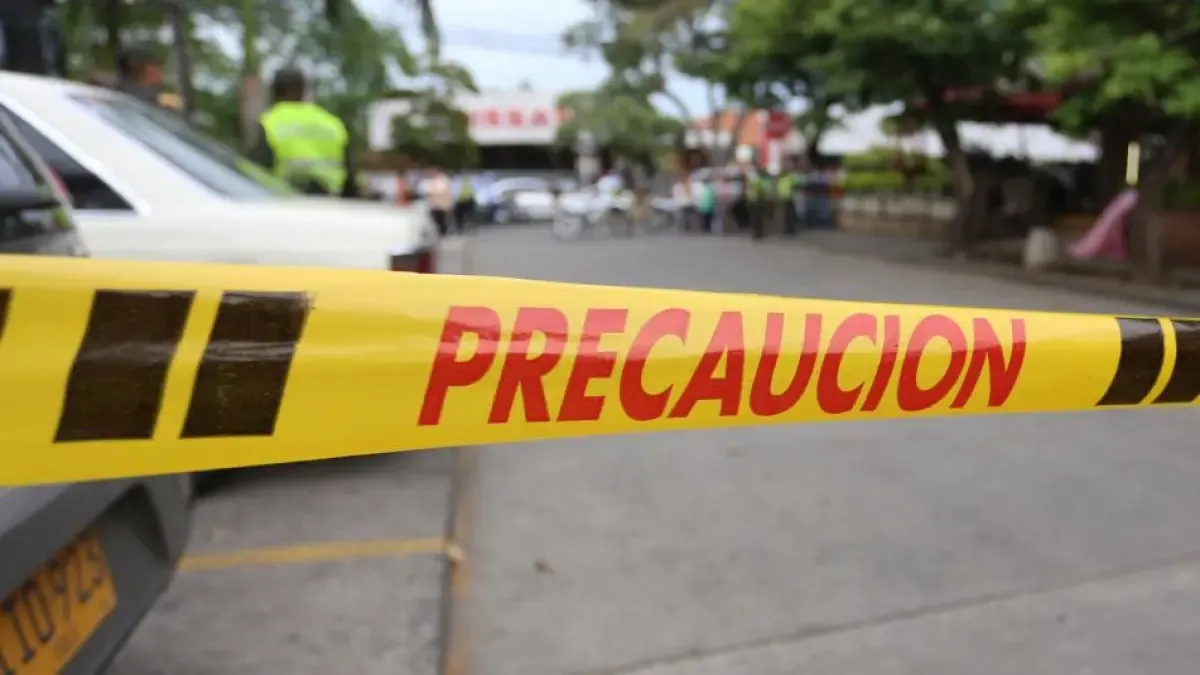 Una mujer fue encontrada sin vida en el camino que conecta la caucasia con Zaragoza, en Antioquia; Su cuerpo tenía signos de extrema tortura y violencia.

 – Tinta clara