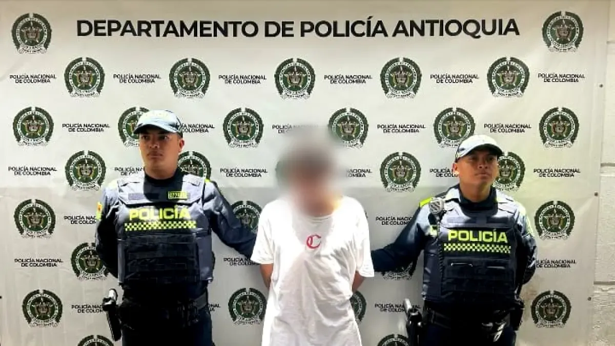 Sanguinario Sicario de la Banda Delincuencial ‘El Mesa’ Fue Capturado por brutal asesinato en el Carmen de Viboral, Antioquia: Le Propinó 15 Pañaladas
 – Tinta clara
