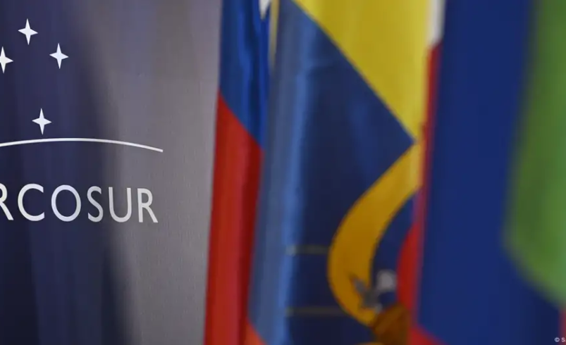Acuerdo de libre comercio entre Mercosur y AELC – 

 – Tinta clara